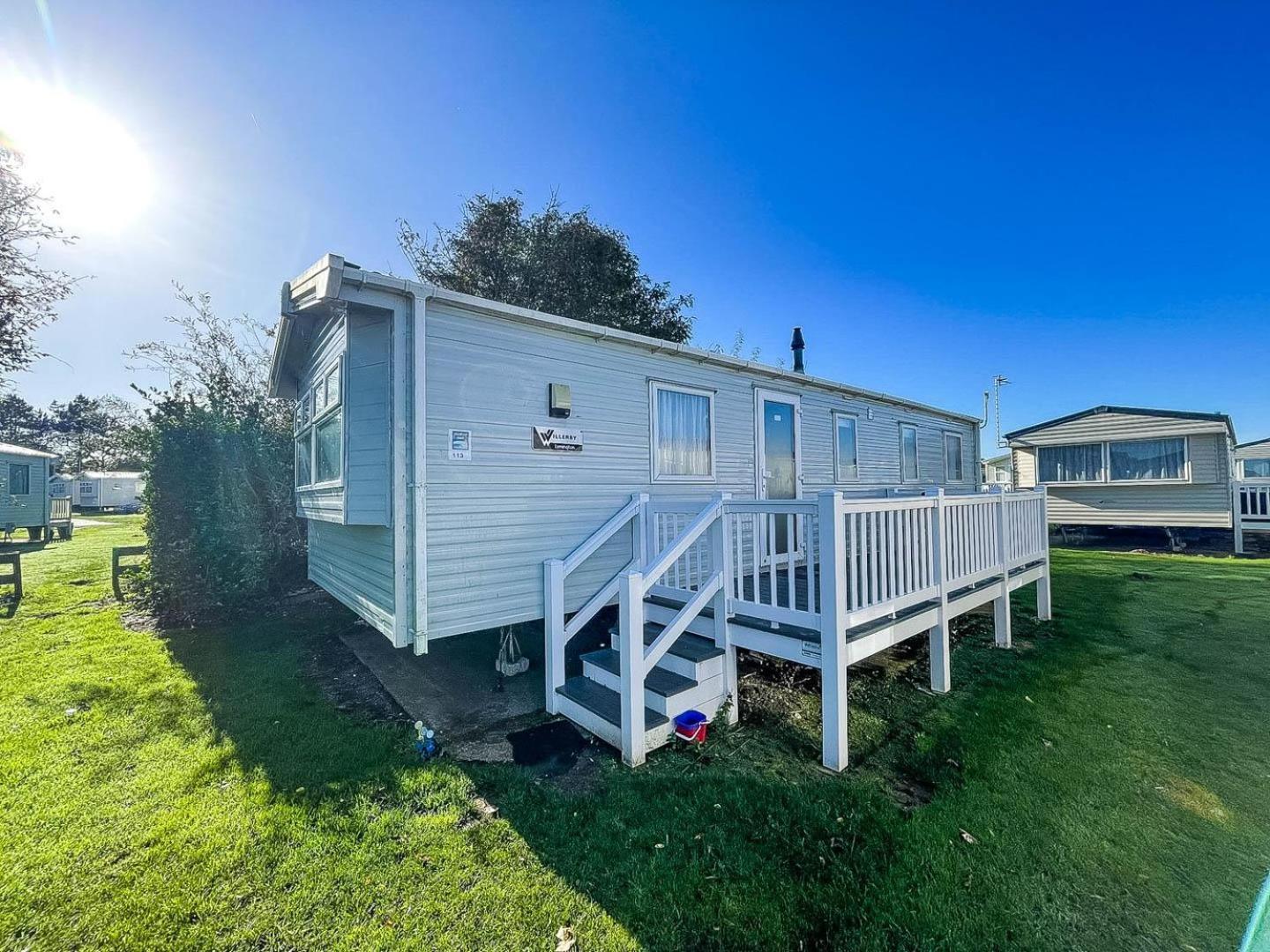 Lovely Caravan With Decking And Outside Furniture At Broadland Sands Ref 20113Bs Hopton on Sea Экстерьер фото