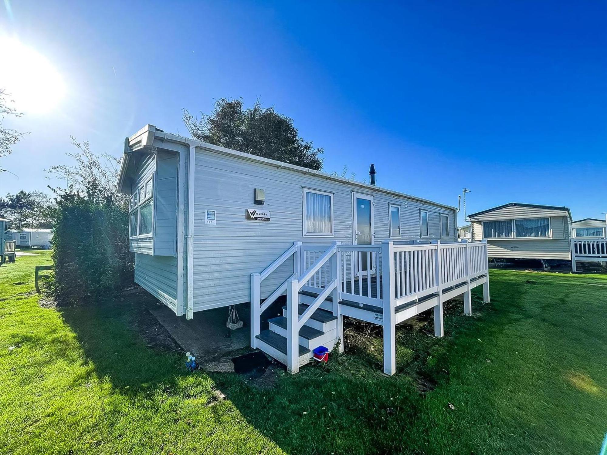 Lovely Caravan With Decking And Outside Furniture At Broadland Sands Ref 20113Bs Hopton on Sea Экстерьер фото
