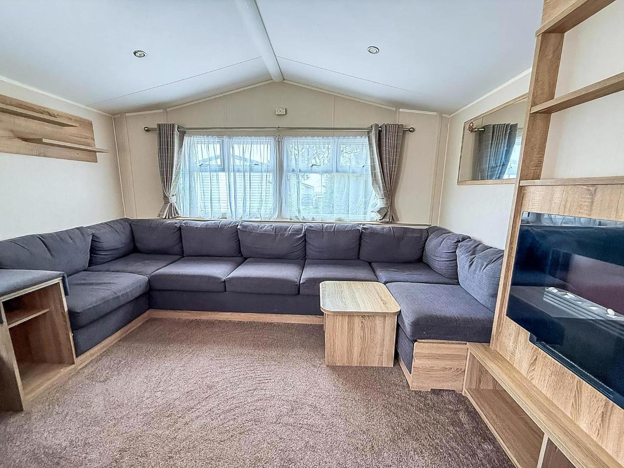 Lovely Caravan With Decking And Outside Furniture At Broadland Sands Ref 20113Bs Hopton on Sea Экстерьер фото