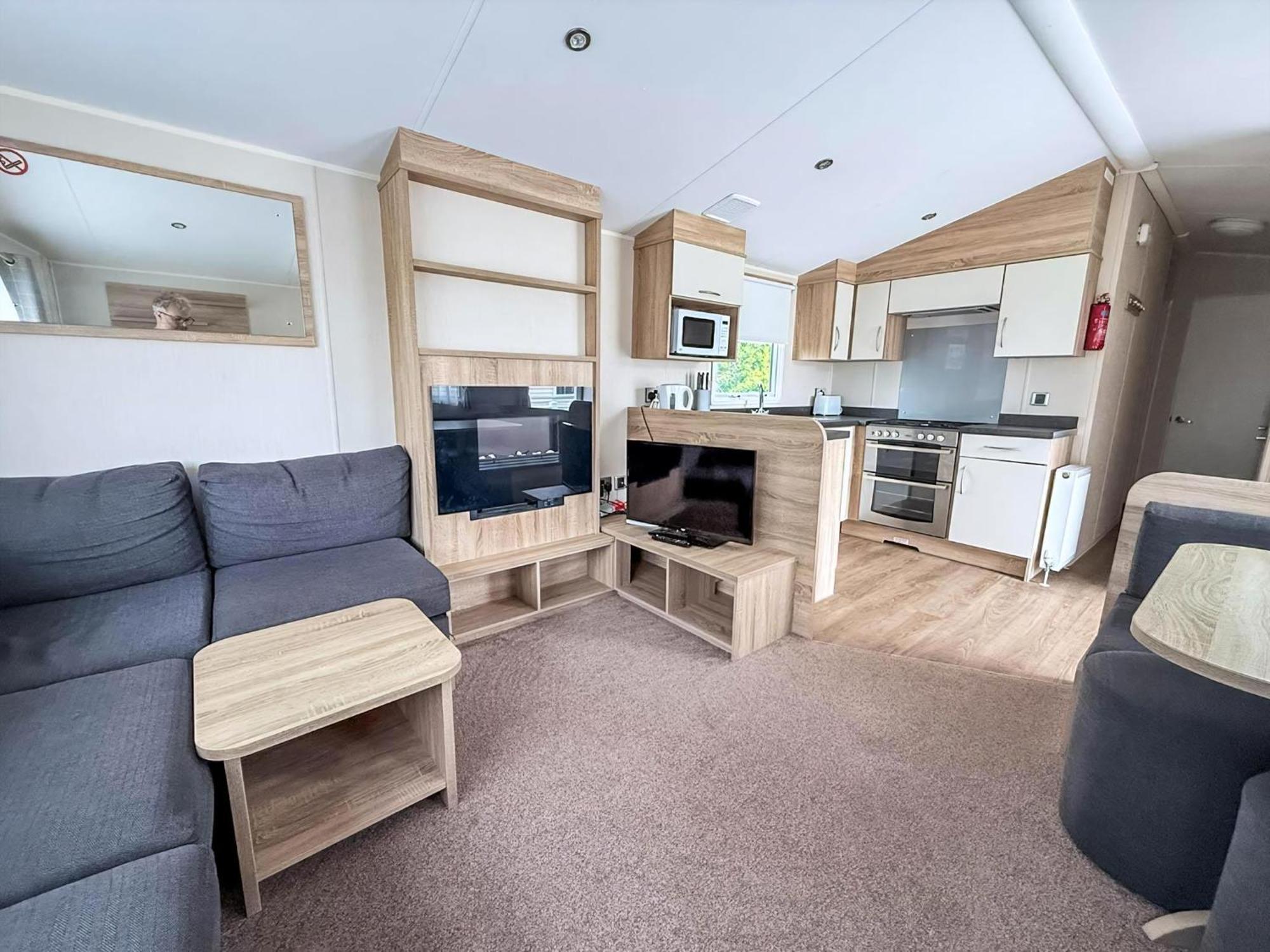 Lovely Caravan With Decking And Outside Furniture At Broadland Sands Ref 20113Bs Hopton on Sea Экстерьер фото